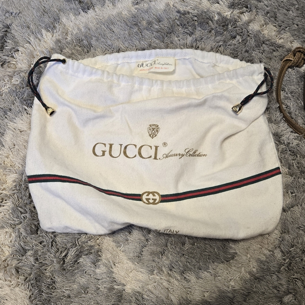 Gucci Signature Monogram Supreme Shoulder Bag in Brown and Cream - Picture 15 of 16